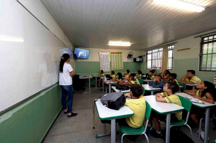 Escolas estaduais de Minas começam a receber sistema de wi-fi