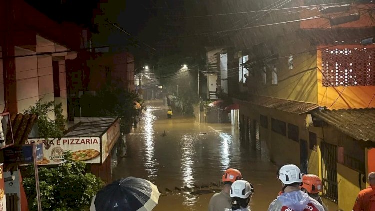 Vídeo: chuva de 250 mm mata casal de idosos e deixa Angra dos Reis em alerta