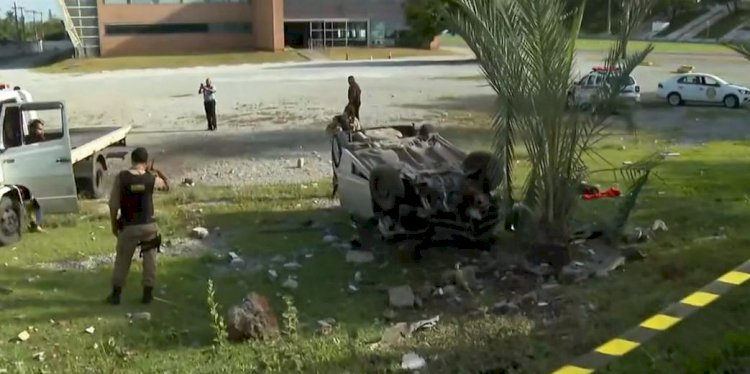 Quarteto capota carro dentro de centro esportivo da UFMG após perseguição policial