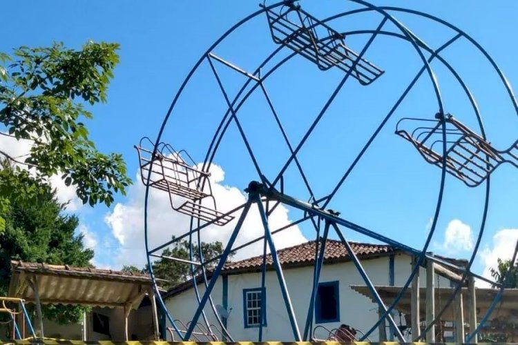 Mulher morre após cair de roda gigante em restaurante em MG