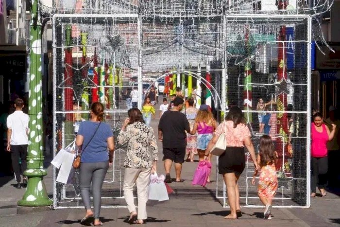 Comércio espera superar faturamento de 2022 com vendas de Natal