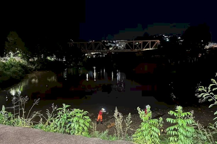 Homem embriagado é resgatado do rio Sabará após cair de mureta na Grande BH