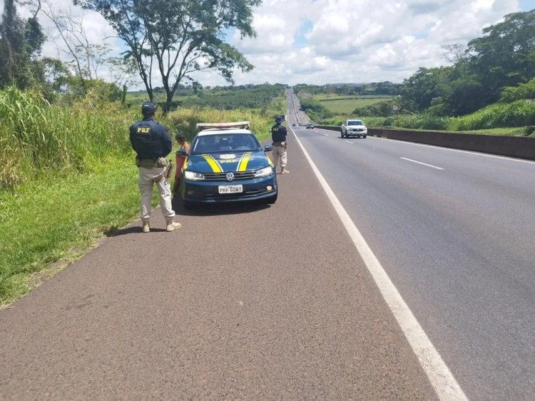 Mulher percorre 200 km a pé e desnuda: entendendo a 