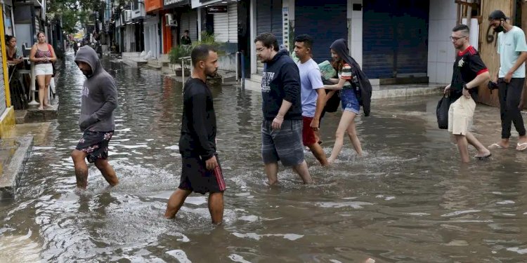 MUITA ÁGUA Último fim de semana do ano terá chuvas em grande parte do país