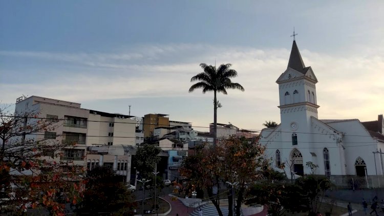 Virada do ano tem queda de temperatura e possibilidade de chuva em Santos Dumont