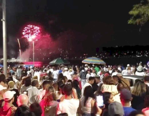 Moradores de Lagoa Santa dizem que show de fogos da prefeitura causou barulho