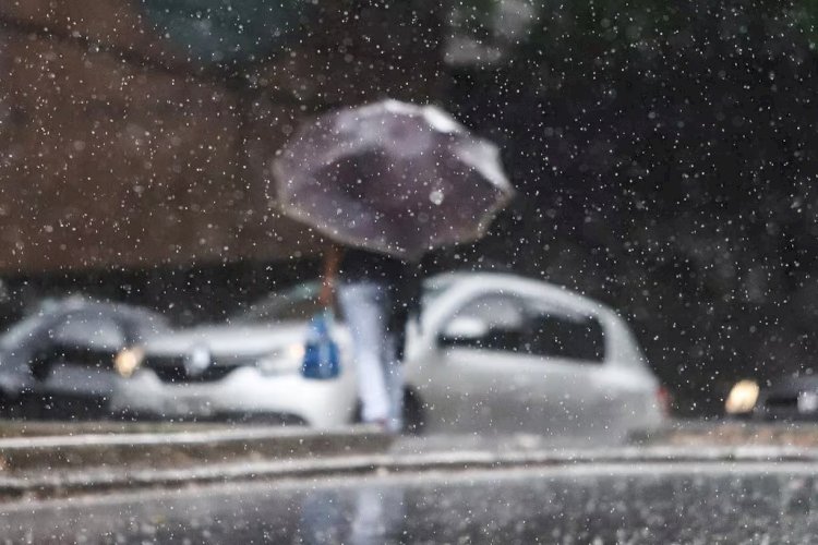 VENTOS DE ATÉ 50 KM/H Defesa Civil renova alerta de chuva em Belo Horizonte até amanhã