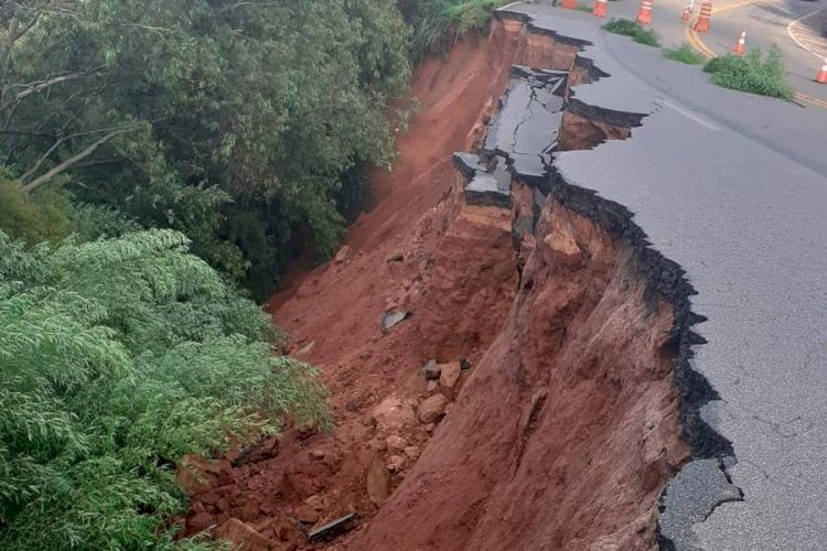 Chuva: interdições em estradas de MG amplia risco de acidentes, diz especialista