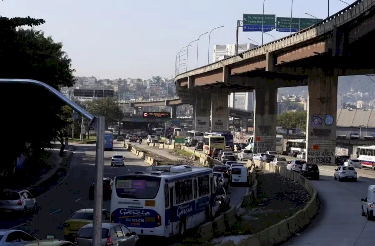 Ônibus que seguia de Angra dos Reis é assaltado e levado por 16 km