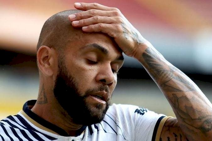 Daniel Alves completa em janeiro um ano preso sob acusação de estupro; relembre