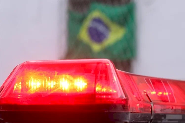 Acidente entre carro e carreta mata três pessoas na BR-116