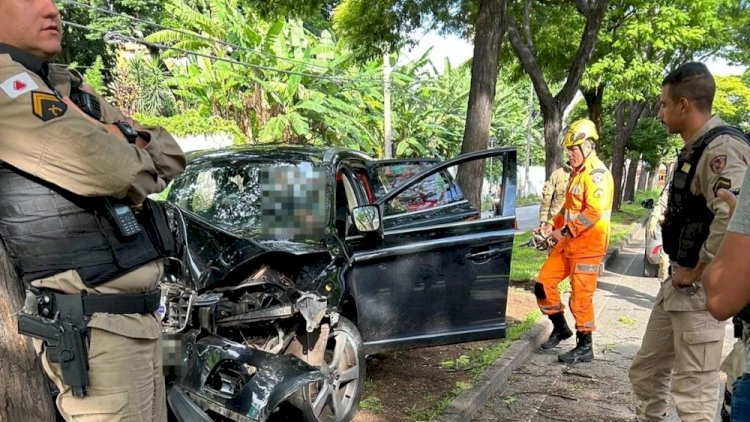 Motorista com sinais de embriaguez bate em árvore e fica ferido na avenida Delta em Belo Horizonte