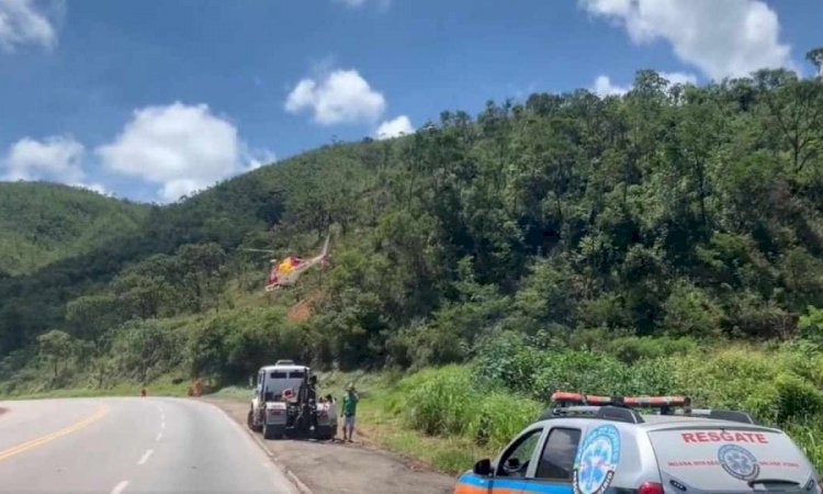 BR-381: Carro cai em ribanceira e mãe e filho ficam feridos