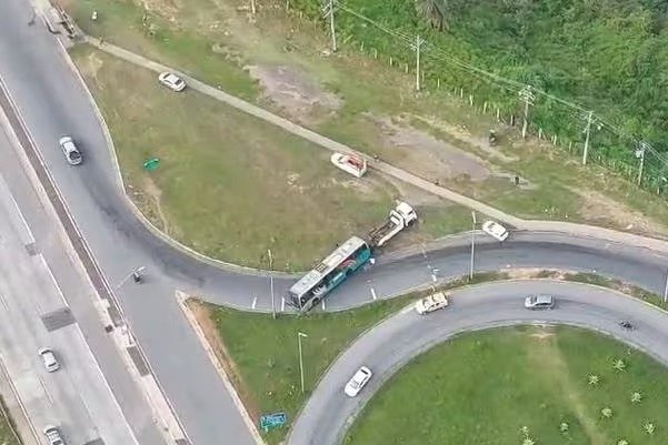 Acidente com Move Metropolitano deixa trânsito lento na MG-010