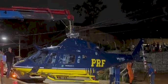 Helicóptero da PRF é retirado da avenida Teresa Cristina e via é liberada nesta terça