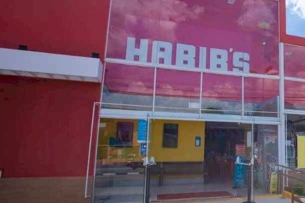 Funcionária do Habib's diz ter ficado quatro horas presa numa sala pela superior