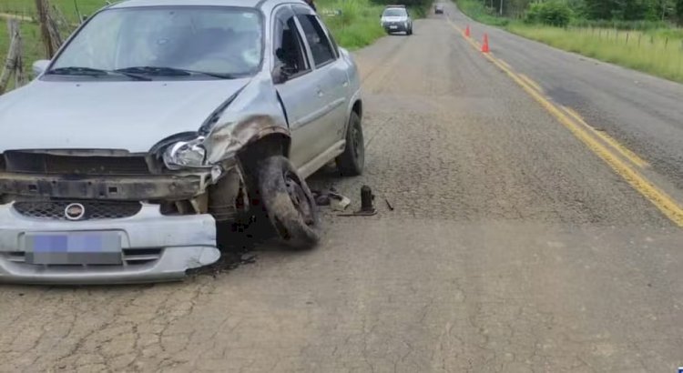 Motorista embriagado invade a contramão, bate carro em moto e motociclista tem perna amputada