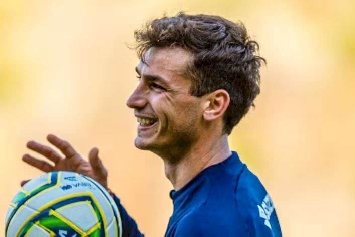 Dinenno fala de sua referência no futebol e brinca com Romero no Cruzeiro; veja