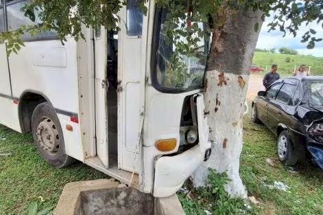 Menina de 10 anos morre atropelada por ônibus em estacionamento de resort em MG