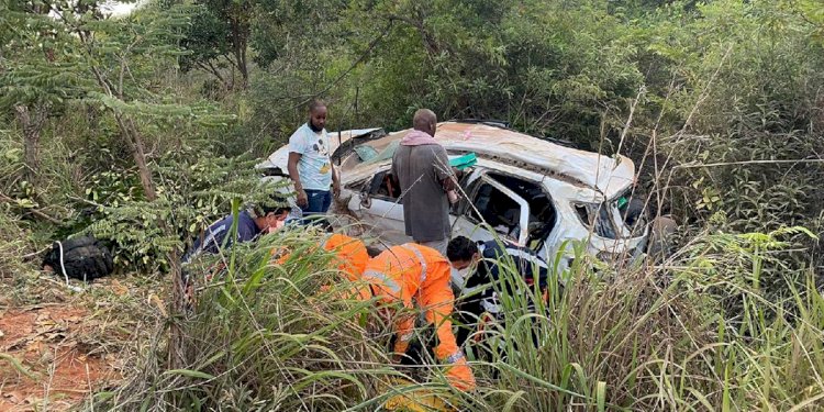 Bebê de 4 meses é arremessado após carro capotar na BR-251, no Norte de Minas