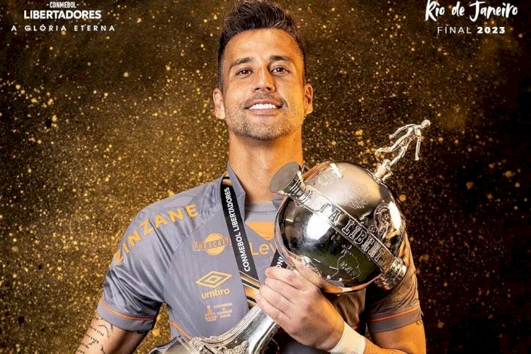 Ídolo do Cruzeiro, Fábio completa dois anos no Fluminense