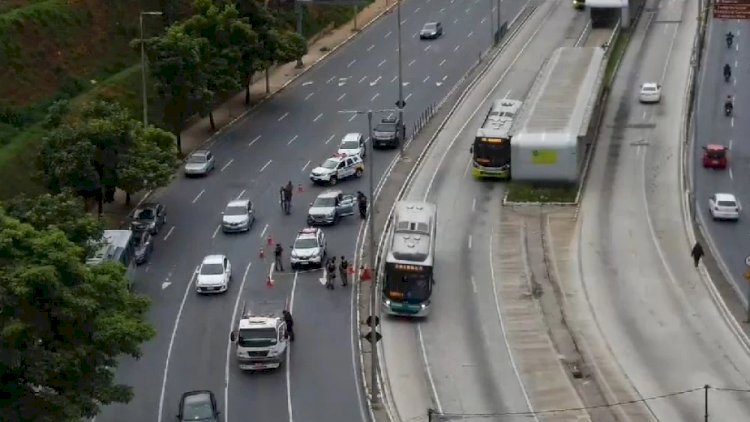 Perseguição policial fecha av. Antônio Carlos, em BH, e termina com presos