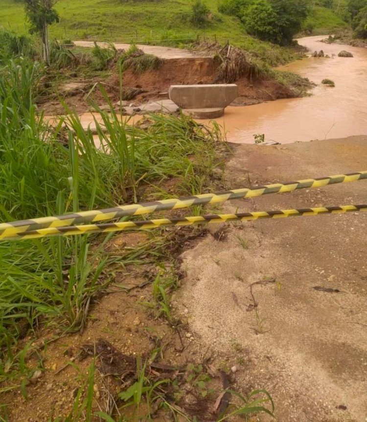 Chuva atinge Vale do Mucuri, estradas são interditadas e população fica ilhada