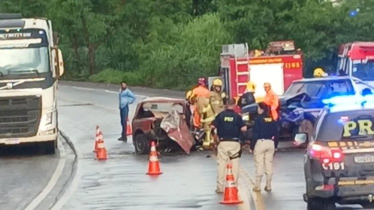 Batida entre veículos deixa dois mortos na BR-381, em Timóteo