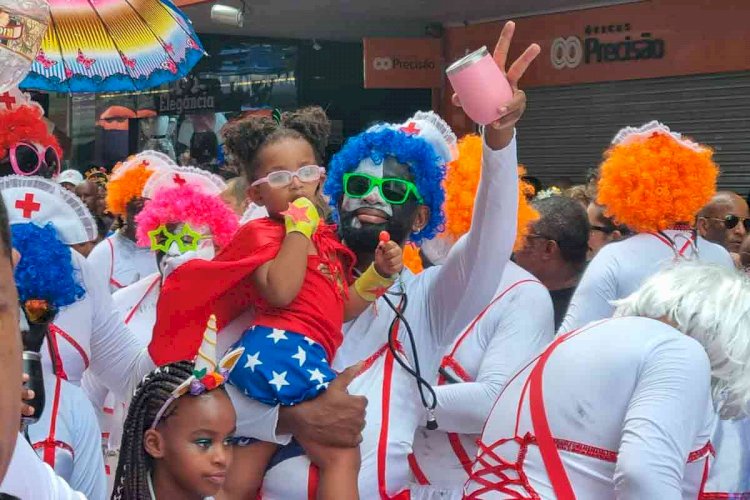 Carnaval 2024: folia acontece por toda cidade neste sábado; veja fotos