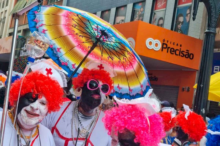 Carnaval 2024: folia acontece por toda cidade neste sábado; veja fotos