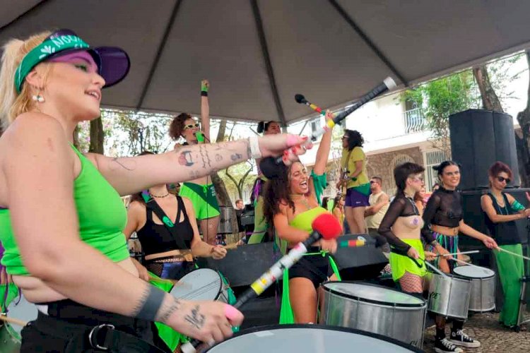 Carnaval 2024: folia acontece por toda cidade neste sábado; veja fotos