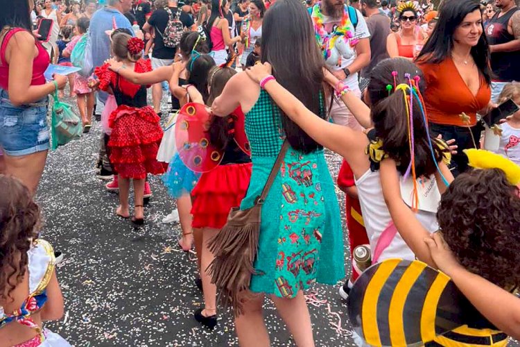 Carnaval 2024: folia acontece por toda cidade neste sábado; veja fotos