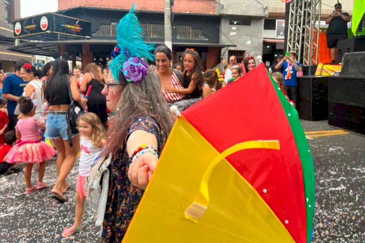 Carnaval 2024: folia acontece por toda cidade neste sábado; veja fotos