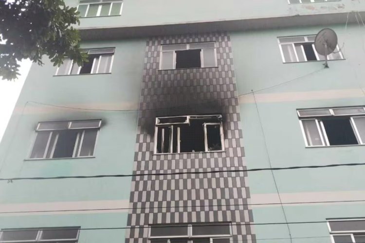 Carregador de celular causa incêndio em apartamento em MG