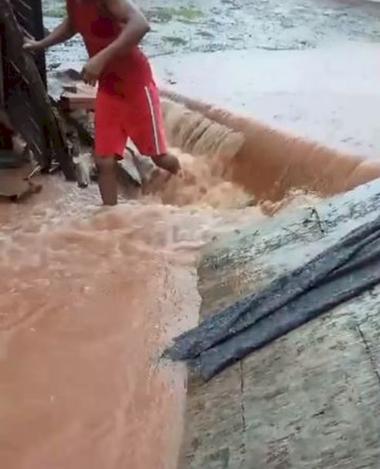 Vídeo:Chuva derruba muro de casa e família perde móveis em Uberlândia; ruas ficam alagadas