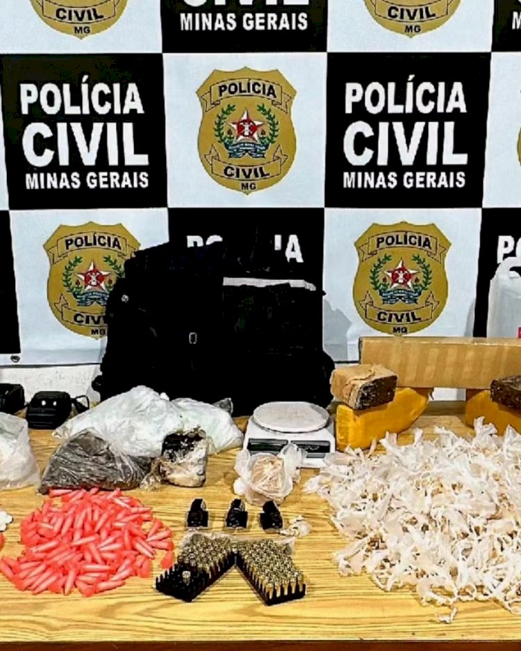 Polícia estoura 'apartamento do tráfico' que guardava mais de 4 mil pedras de crack, colete à prova de balas e munições em Juiz de Fora