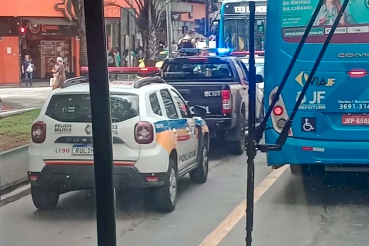 Mulher é atropelada por ônibus na Avenida Rio Branco