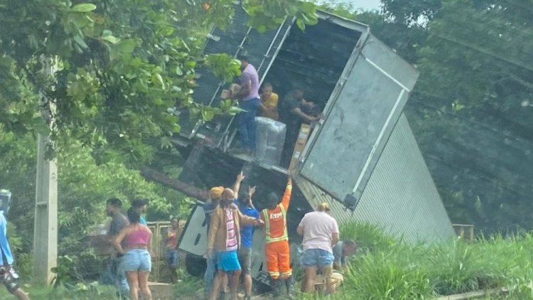 Quatro pessoas são presas por saquear carreta que caiu de ribanceira na BR-381, na Grande BH