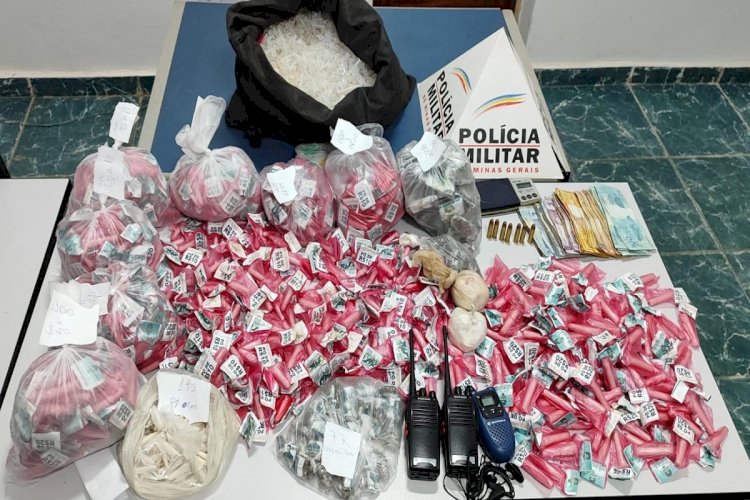 Homem é preso com mais de mil pinos de cocaína em Além Paraíba