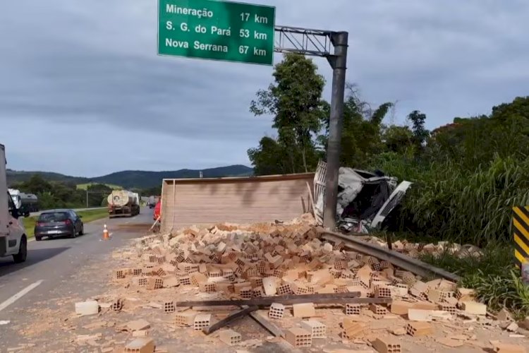 Idoso morre e duas pessoas ficam feridas após batida frontal na BR-262