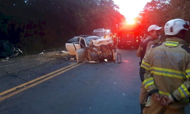 Duas crianças e dois adultos morrem em batida frontal em Minas