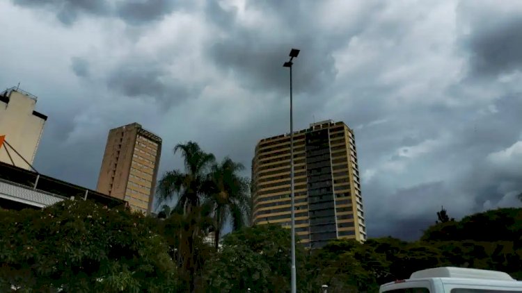 Perigo': confira a lista com mais de 260 cidades de MG que estão sob alerta de chuva intensa de 100 mm