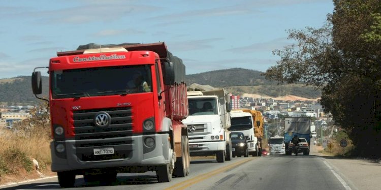 Ônibus que faziam transporte ilegal passageiros são apreendidos em Minas