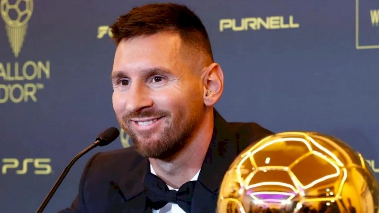 Messi faz doação de Bola de Ouro ao Barcelona; entenda