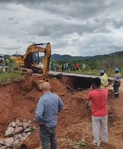 BR-381 é liberada entre Vale do Aço e Governador Valadares após surgimento de cratera