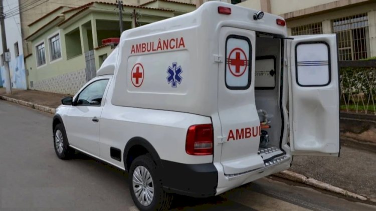 Homem furta ambulância com paciente dentro em MG: ‘aproveitar e dar uma voltinha’