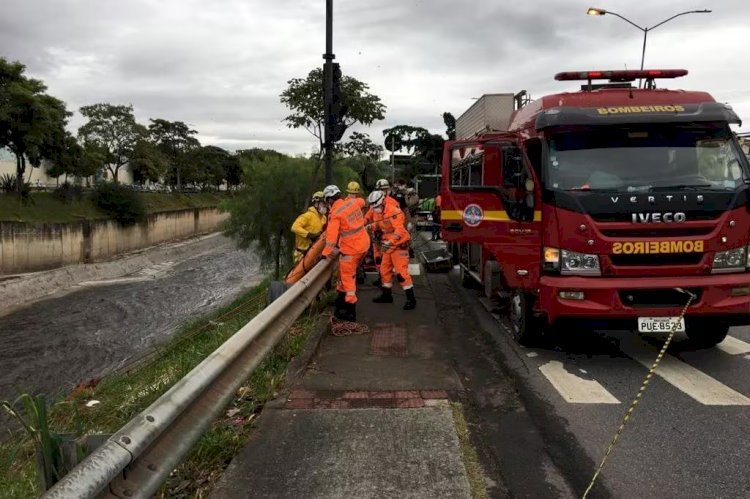 Homem é resgatado após cair no ribeirão Arrudas, em BH