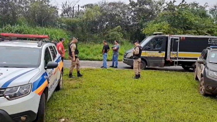 Vídeo: polícia encontra corpo de homem em mata na BR-040, em Nova Lima