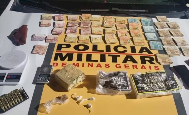 Sacola com R$ 15 mil em dinheiro é encontrada em carro com documentos vencidos desde 2018