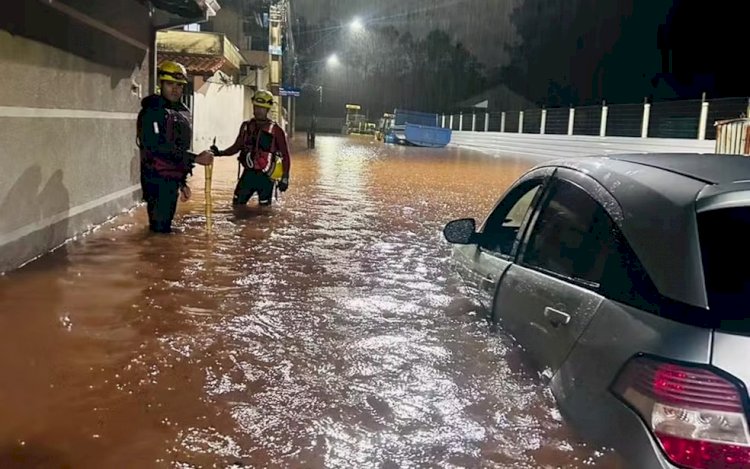 Três famílias seguem desabrigadas após chuva histórica que alagou e causou transtornos em Pouso Alegre, MG